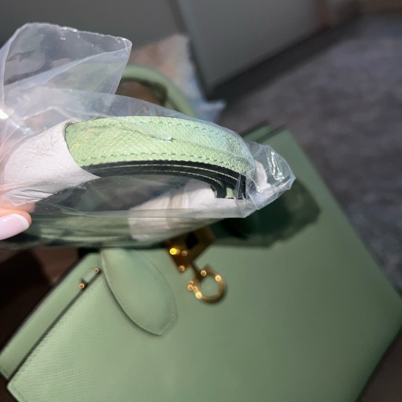 SALVATORE FERRAGAMO STUDIO TOP HANDLE BAG IN GREEN EXCELLENT CONDITION - Picture 3 of 7